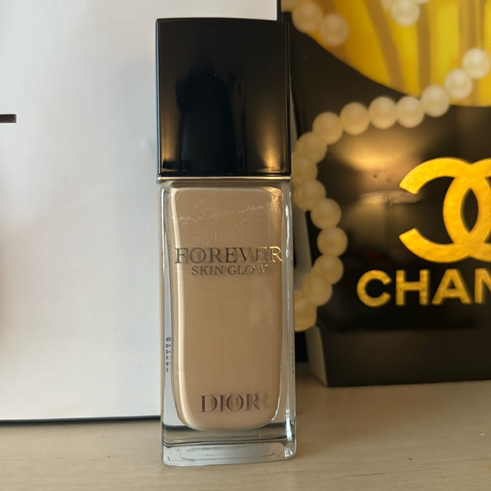 Dior Forever Skin Glow Foundation